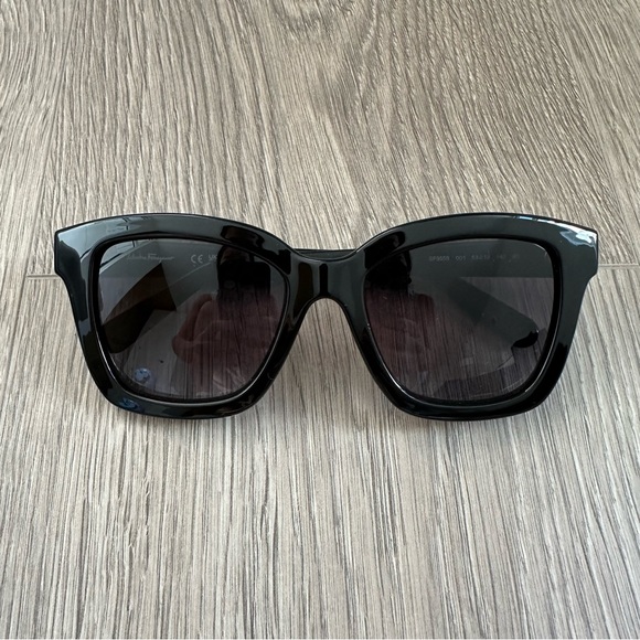 🆕 Ferragamo Black Acetate 53mm Square Sunglasses - Picture 2 of 13